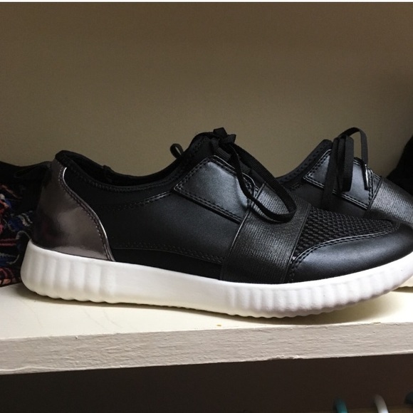 Torrid Black & Pink Metallic Sneakers 7.5 Wide - Picture 8 of 8